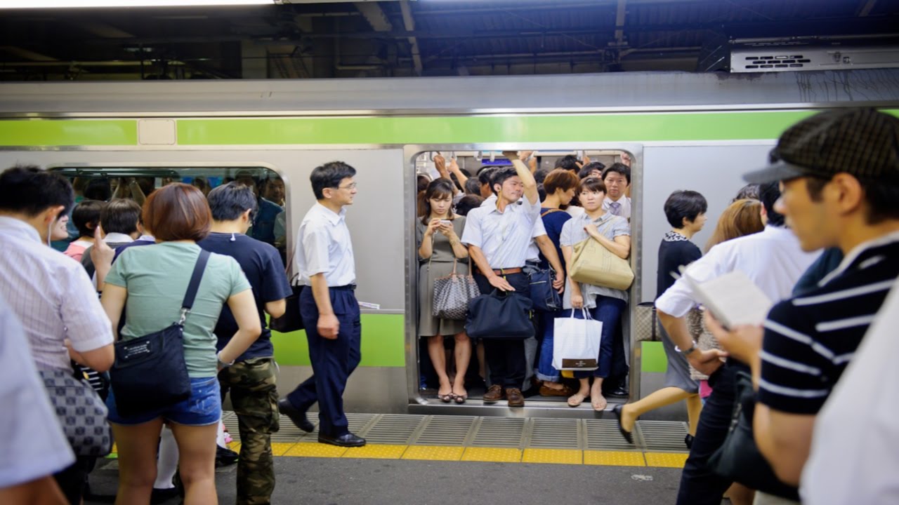 Токио метро час пик