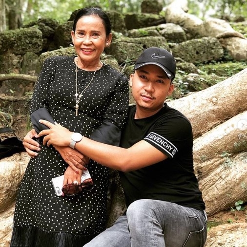 នាយ ព្រែក និងអ្នកម្តាយ