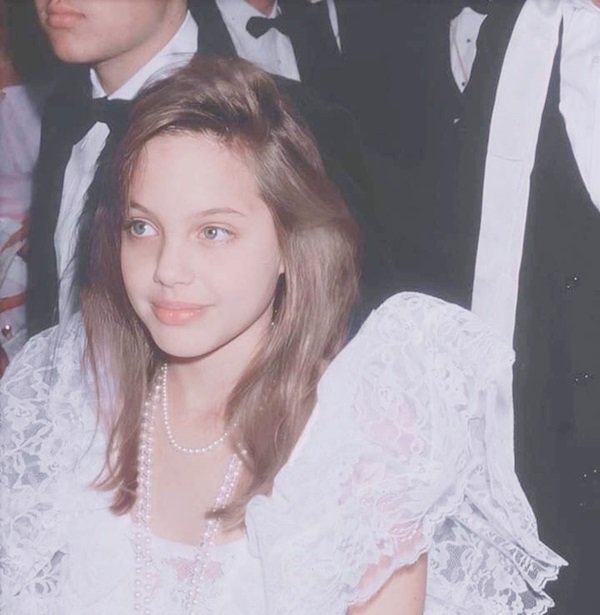 Angelina Jolie កាលអាយុ ១១ ឆ្នាំ