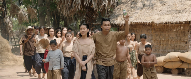 ឈុតឆាកខ្លះៗនៅក្នុងវីដេអូ