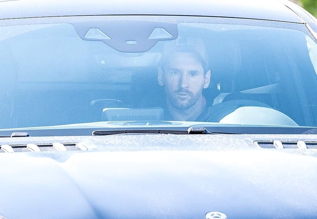 Messi ពេលជិះឡានមកហ្វឹកហាត់