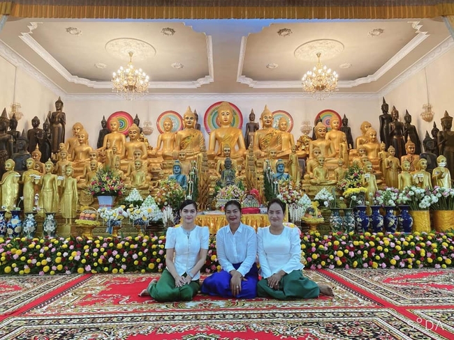  អ្នកនាង សម ម៉ាណា