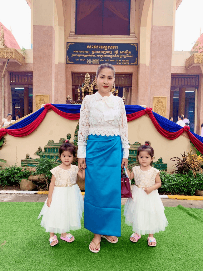 ស្រីលាភ និងកូនភ្លោះស្រីទាំង២