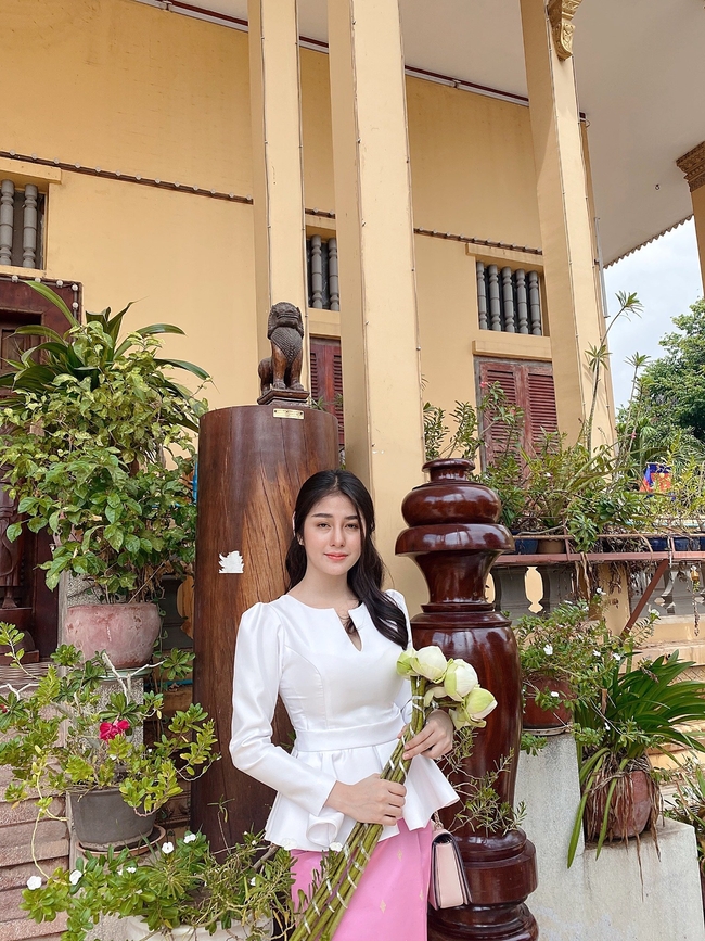  កញ្ញា អៀ ម៉េងលិ ហៅ អូនម៉ី