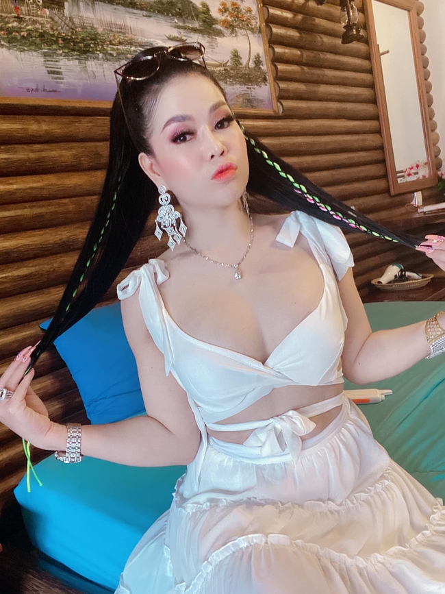  អ្នកនាង Love Riya 
